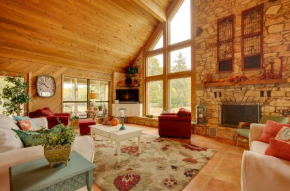 Ninis Love Cottage with Deck and Fishing Pond!